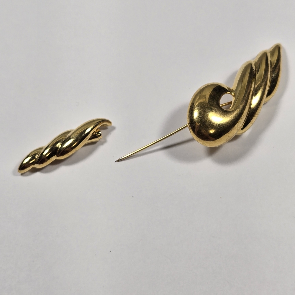 Napier Goldtone Twisted Brooch - Picture 7 of 9